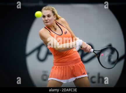 Dayana Yastremska dell'Ucraina in azione contro Greet Minnen Del Belgio durante il primo turno a 2020 Austria superiore Ladies Linz WTA Internatione P Foto Stock