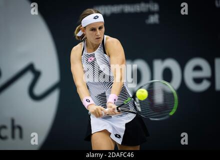 Saluto Minnen del Belgio in azione contro Dayana Yastremska di Ucraina durante il primo turno a 2020 Austria superiore Ladies Linz WTA International te P Foto Stock