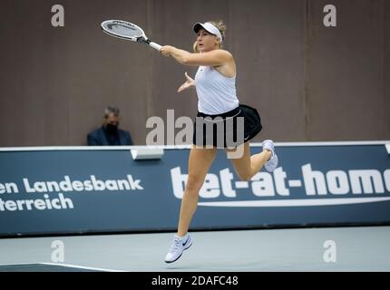 Julia Wachaczyk, della Germania, gioca in doppio con Laura Ioana Paar Al 2020 Upper Austria Ladies Linz WTA torneo internazionale di tennis Il 9 novembre P. Foto Stock