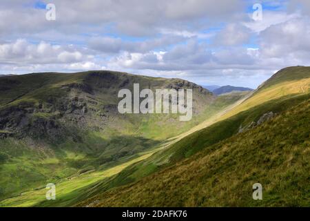 Vista di Caudale Moor Fell, Hartsop Valley, Kirkstone Pass, Lake District National Park, Cumbria, Inghilterra, Regno Unito Caudale Moor Fell è uno dei 214 Wainw Foto Stock