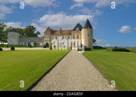 Chateau d'Yquem imponente ingresso alla rinomata azienda vinicola Semillon White Sauternes di lusso. Sauternes Gironde Francia Foto Stock