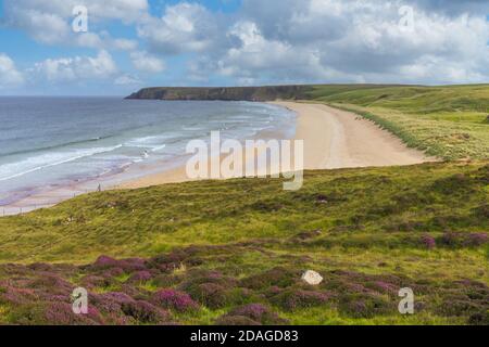 Punto di vista alto della spiaggia Traigh Mhor, North Tolsta, Isola di Lewis, Ebridi esterne, Scozia Foto Stock