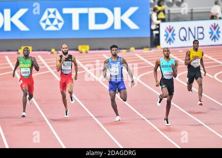 Steven Gardiner (Bahamas, medaglia d'oro), Fred Kerley (USA, medaglia d'argento). 400 metri uomini finale. IAAF World Athletics Championships, Doha 2019 Foto Stock