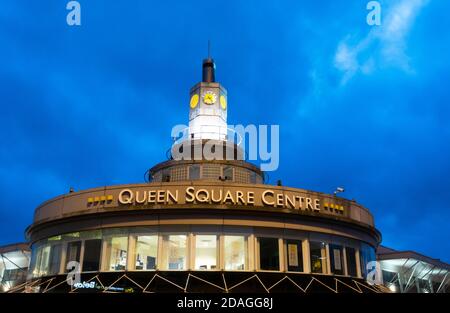 Queen Square Center a Liverpool, Inghilterra, Regno Unito al tramonto Foto Stock