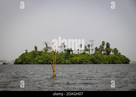 Gita in barca attraverso la laguna, Abidjan, Costa d'Avorio Foto Stock