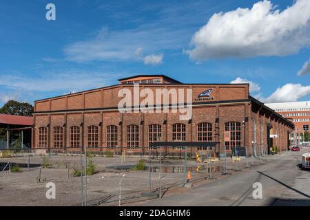 Amer impianti sportivi presso le vecchie opere di ingegneria ferroviaria nel distretto di Konepaja di Helsinki, Finlandia Foto Stock