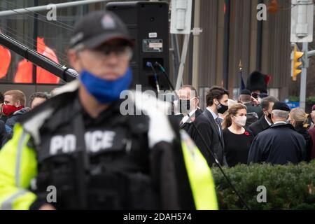 Il primo Ministro Justin Trudeau e sua moglie Sophie partecipano a un Cerimonia del giorno della memoria a Ottawa, che era il grande pubblico Vietato a causa di COVID-19 Foto Stock