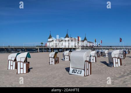 Geografia / viaggio, Germania, Meclemburgo-Pomerania occidentale, Ahlbeck, spiaggia con molo, Baltic Sea spa Ahlb, Additional-Rights-Clearance-Info-not-available Foto Stock