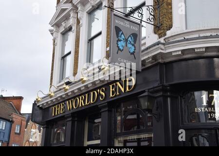 Il dettaglio esterno del World's End Pub, Camden, Londra Foto Stock