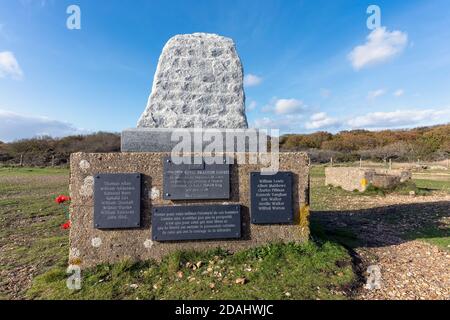 Memorial al 4/7 Royal Dragoon Guards che partirono per il D-Day da Lepe Beach, New Forest, Hampshire, Inghilterra, Regno Unito Foto Stock