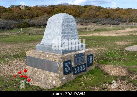 Memorial al 4/7 Royal Dragoon Guards che partirono per il D-Day da Lepe Beach, New Forest, Hampshire, Inghilterra, Regno Unito Foto Stock
