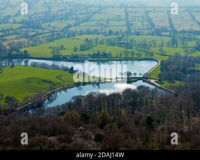 Vista verso il basso verso il serbatoio del naso delle uova e il serbatoio del fondo Vicino al Toves Nose Country Park vicino a Macclesfield East Cheshire England REGNO UNITO Foto Stock