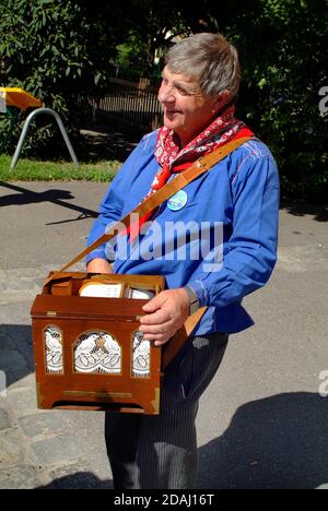 Vienna, Austria - 02 settembre 2006: Incontro internazionale delle macinatrici d'organo con i loro diversi organi barili nel Prater Boemo di Vienna Foto Stock