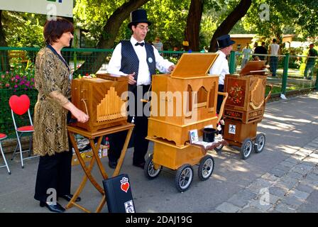 Vienna, Austria - 02 settembre 2006: Incontro internazionale delle macinatrici d'organo con i loro diversi organi barili nel Prater Boemo di Vienna Foto Stock