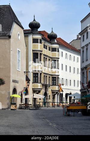 Linz, Austria - 24 ottobre 2012: La capitale dell'Austria superiore era capitale europea della cultura nel 2009, parte della città vecchia con il vecchio mercato e me Foto Stock