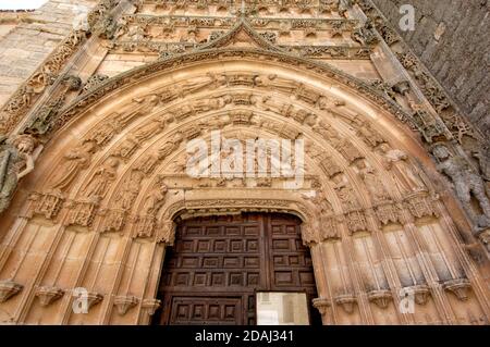Portico di nostra Signora dell'Assunzione, Santa Maria del campo, provincia di Burgos, Castilla y Leon, Spagna Foto Stock