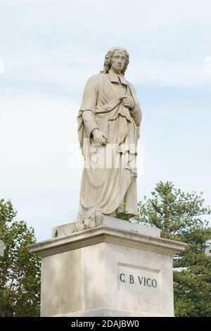 Statua di Gian Battista Vico - Villa comunale, Napoli, Italia Foto Stock