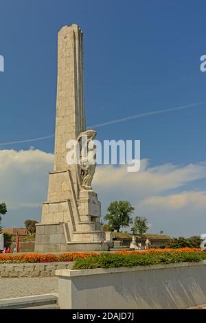 Monumento degli eroi rumeni della rivoluzione della Transilvania: HOREA, Cloșca & Crișan, trovato nella vecchia cittadella di Alba Iulia, Romania Foto Stock