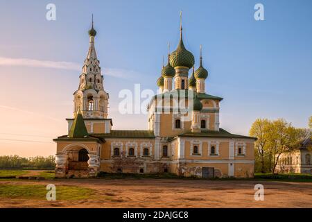 Chiesa della Natività di Giovanni Battista costruita nel 1680 a Uglich, nella regione di Yaroslavl, l'anello d'oro della Russia Foto Stock