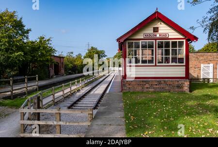 La scatola di segnale presso la stazione ferroviaria di Hadlow Road Museum in Willaston Cheshire settembre 2020 Foto Stock