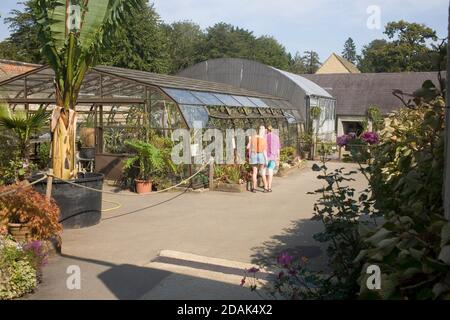 Area serra in giardino murato a Bradwell Grove Manor House, ora Cotswold Wildlife Park Foto Stock