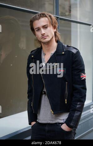 L'attore vikings Elijah Rowen ha visto sparare per Ikon Apparel in Londons Carnaby Street Foto Stock