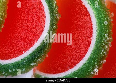 Caramelle con gelatina e zucchero isolati. Gelatine di frutta bonbon. Foto Stock