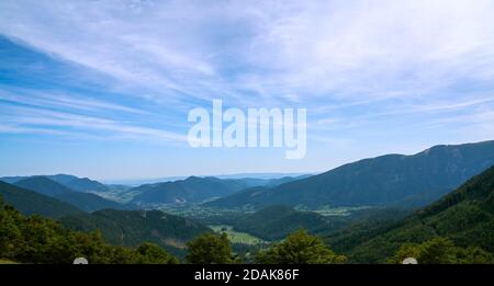 Vista panoramica delle montagne contro il cielo Foto Stock