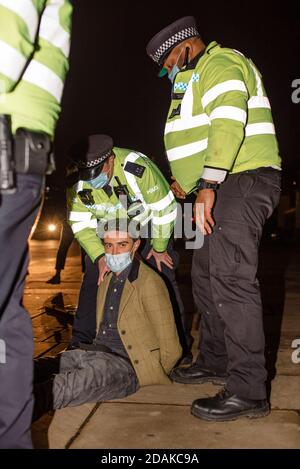 Londra, Regno Unito - 31 ottobre 2020: La ribellione animale marcia da DEFRA a Buckingham Palace per chiedere la fine della caccia agli animali Foto Stock
