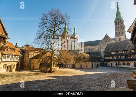 Le torri della Cattedrale di Bamberga San Pietro e San Giorgio coperti di ponteggi. Cattedrale di Bamberga, Germania (Bamberger Dom St. Peter und St. Georg) Foto Stock