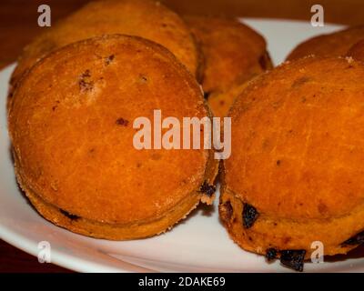 Pogacsa – biscotti salati fatti in casa con pancetta e cipolla fritta Foto Stock