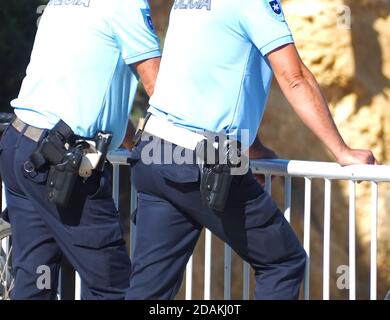 Due poliziotti portoghesi, poliziotti che proteggono la legge Foto Stock