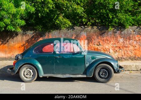 Vecchia Volkswagen Beetle car, Merida Messico Foto Stock