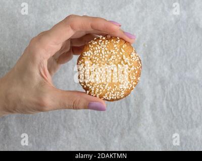 Biscotti Tahini vegani, senza glutine, primo piano. Foto Stock