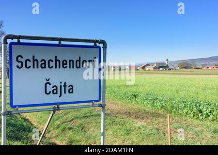 Schachendorf: Cartello d'ingresso bilingue in tedesco e croato, villaggio con la maggioranza dei croati Burgenland e meno parlante tedesco, Südburgenl Foto Stock