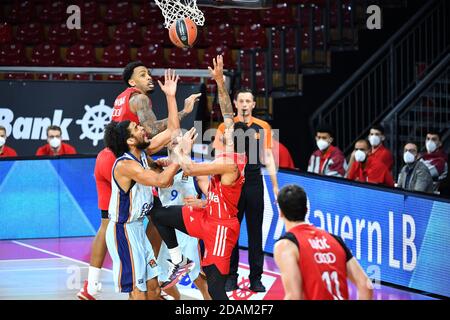 Monaco, Germania. 13 Nov 2020. Malcolm Thomas FCB) sotto il basket, azione, scena di gioco. Basket Eurolega/8° incontro. FC Bayern Monaco-Valencia Basket Club il 13 novembre 2020, AUDIDOM E. | Usage worldwide Credit: dpa/Alamy Live News Foto Stock