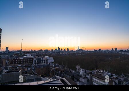 Splendida vista aerea dell'alba della città di Londra Foto Stock