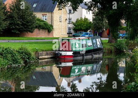 Cotswold Canals Trust Narrow Boat perseverance ormeggiata sulla Stroudwater Navigation, a Ebley, Stroud, Gloucestershire Foto Stock