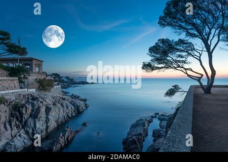 VILLA SENYA BLANCA (©RAFAEL MASO 1923) CAMINO DE RONDA S’AGARO CASTELL-PLATA D’ARO COSTA BRAVA CATALOGNA SPAGNA Foto Stock