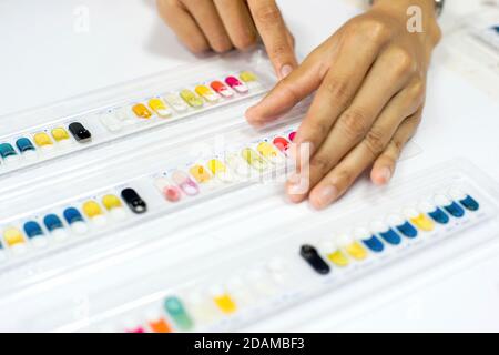 Kit di test per l'identificazione di batteri Gram positivi e Gram negativi e lieviti. Foto Stock