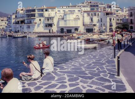 Cadaqués, comune spagnolo nella regione dell'Alto Ampurdán in provincia di Gerona, Catalogna, Spagna, Europa Foto Stock