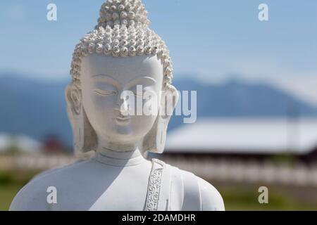 Statua di Buddha al Giardino di mille Buddha ad Arlee, Montana, il 17 agosto 2020. Fondata da Gochen Tulku Sang-ngag Rinpoche nel 2000 e ancora Foto Stock