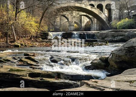 Ponti nostalgici RR ancorati a Berea, Ohio arenaria. Foto Stock