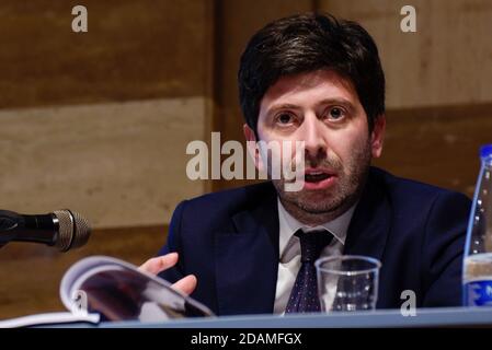 Roma, Italia. 15 settembre 2020. Il ministro italiano della Sanità Roberto speranza parla durante la presentazione del libro di Maurizio Martina ''Cibo Sovrano'', presso il Centro Congressi Frentani. Credit: Vincenzo Nuzzolese/SOPA Images/ZUMA Wire/Alamy Live News Foto Stock