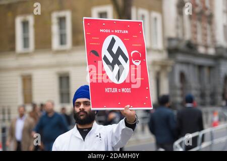 Una protesta contro la visita di Stato dei primi ministri indiani Narendra modi, in Gran Bretagna. Whitehall, Westminster, Londra, Regno Unito. 12 Nov 2015 Foto Stock