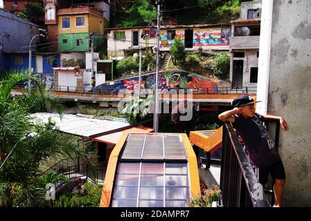 Architettura del famoso Distretto 13 di Medellin, Colombia, Sud America Foto Stock