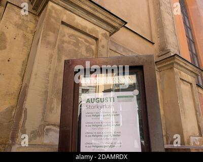 Di fronte alla chiesa di Storkyrkan, conosciuta anche come Chiesa di San Nicola o Cattedrale di Stoccolma. E 'la seconda chiesa più antica di Stoccolma, Svezia, Locate Foto Stock