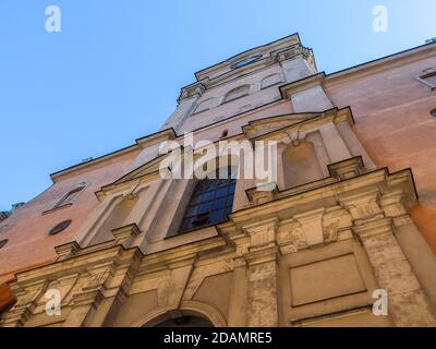 Di fronte alla chiesa di Storkyrkan, conosciuta anche come Chiesa di San Nicola o Cattedrale di Stoccolma. E 'la seconda chiesa più antica di Stoccolma, Svezia, Locate Foto Stock