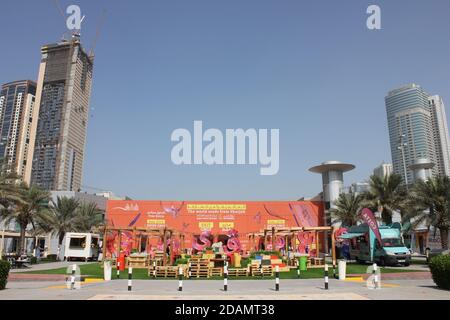 Sharjah International Book Fair (dal 4 al 14 novembre 2020) al centro esposizioni Sharjah, Emirati Arabi Uniti. La mega fiera al dettaglio presenta 1,024 editori provenienti da 73 paesi. Foto Stock