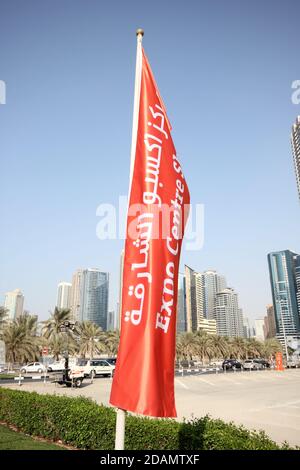 Sharjah International Book Fair (dal 4 al 14 novembre 2020) al centro esposizioni Sharjah, Emirati Arabi Uniti. La mega fiera al dettaglio presenta 1,024 editori provenienti da 73 paesi. Foto Stock